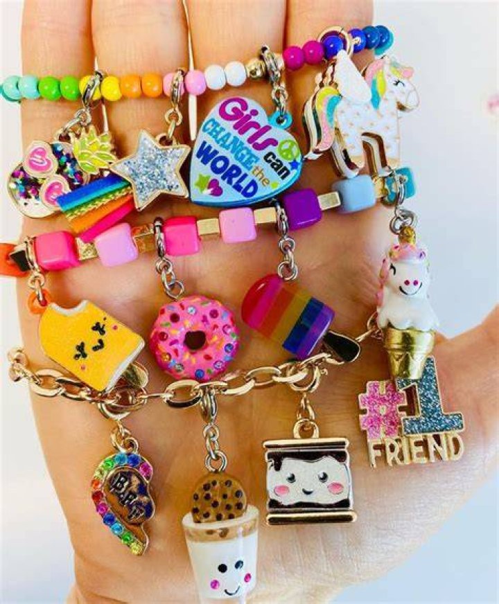 19 Cute Charm Bracelets for Women