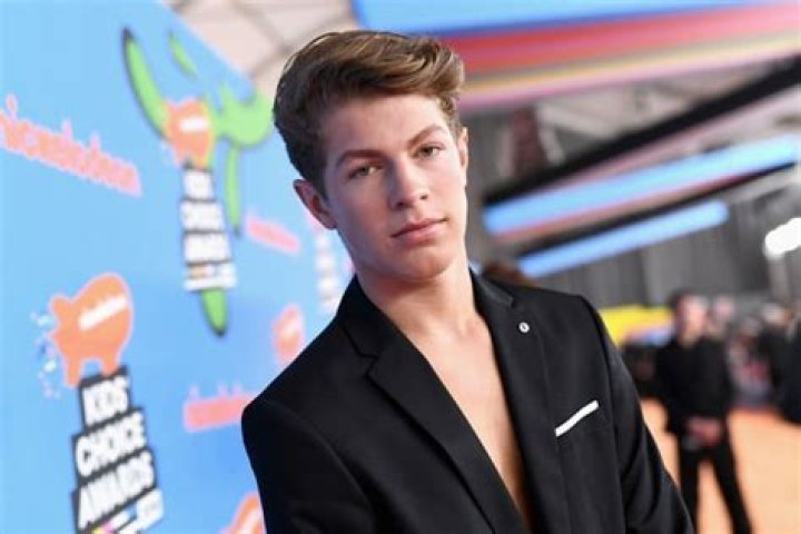 Ben Azelart Height, Weight, Age, Body Statistics Healthy Celeb