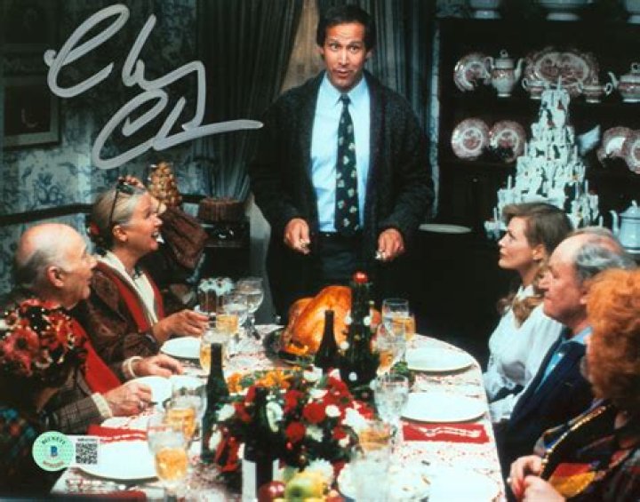 Chevy Chase cuts a turkey as Clark Griswold in 'Christmas Vacation'