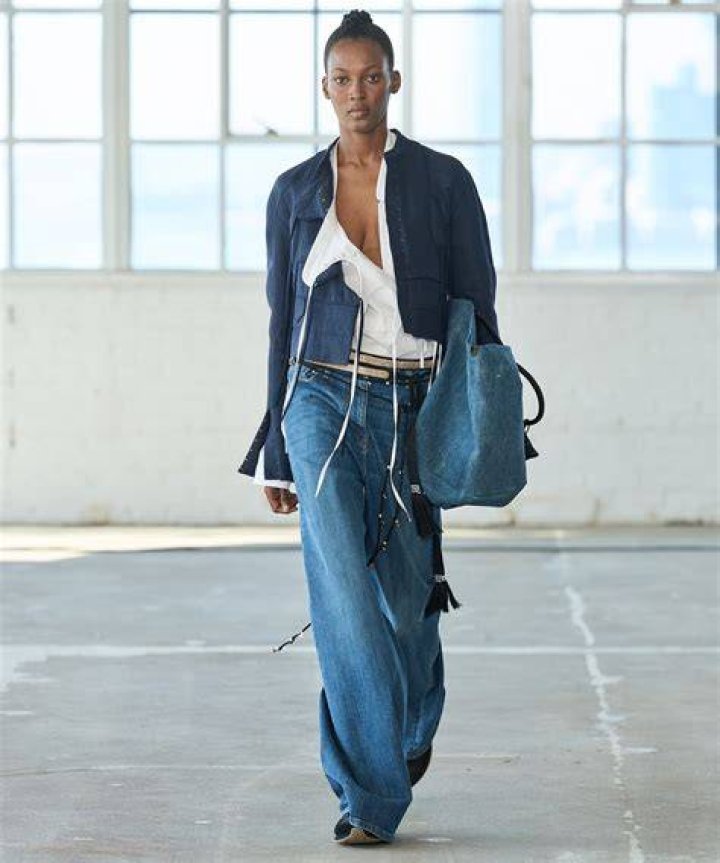 Clothing, Jeans, Denim, Fashion model, Fashion, Performance, Leg, Footwear, Trousers, Model, 
