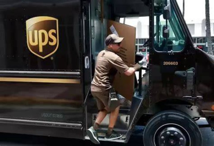 Does UPS Hire Felons?