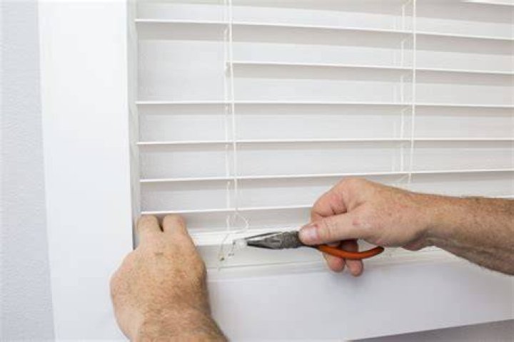 How do you remove Bali blinds?