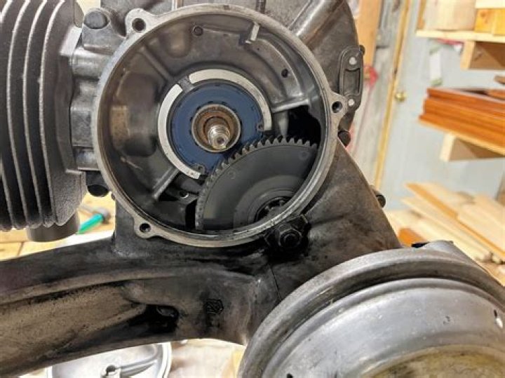 How does a Vespa clutch work?