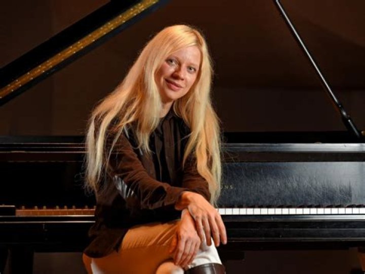 How Oldis Valentina Lisitsa?