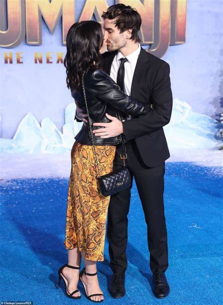 Is Awkwafina married?