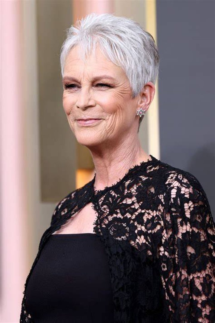 Jamie Lee Curtis posa nuda e in costume da bagno a 63 anni Vogue Italia