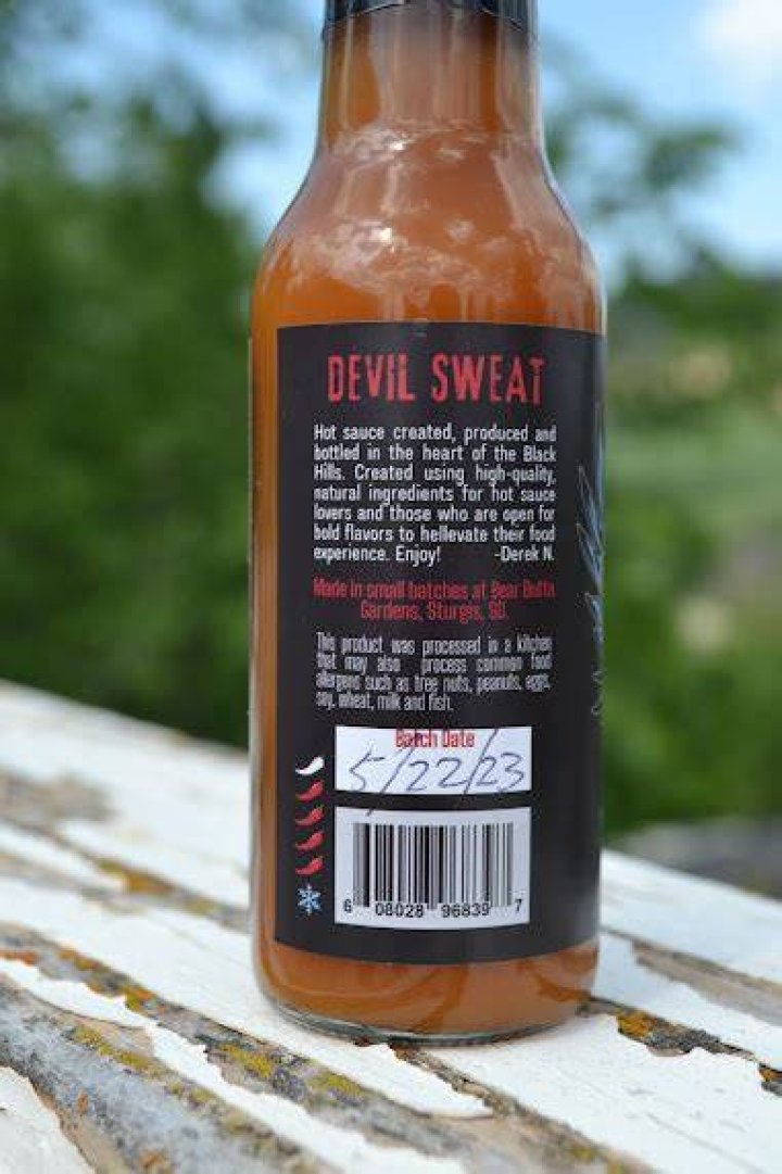 Sweat When Eating Hot Sauce? (Best solution)
