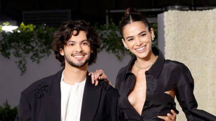 V&iacute;deo. Bruna Marquezine e Xolo Maridue&ntilde;a se beijam em jogo e f&atilde;s piram