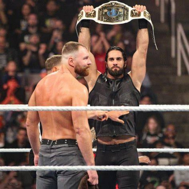 WWE Seth Rollins vs. Dean Ambrose